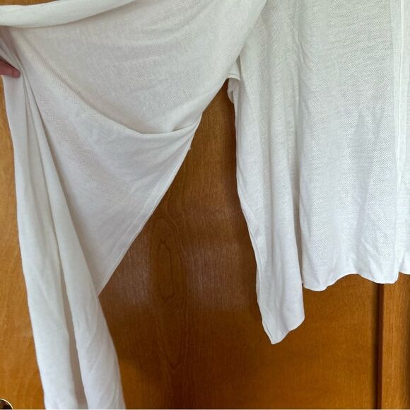 Lululemon Heart Opener Meditation Cloak Wrap in White One Size Viscose Silk - Picture 6 of 9